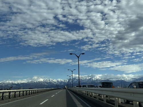 ブログ用写真_空.道.jpg